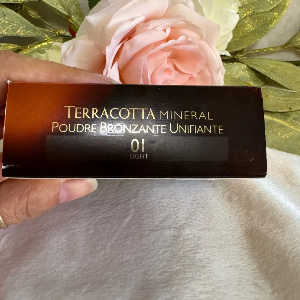 Guerlain TERRACOTTA MINERAL POUDRE BRONZANTE UNIFIANTE COLOR 01 LIGHT